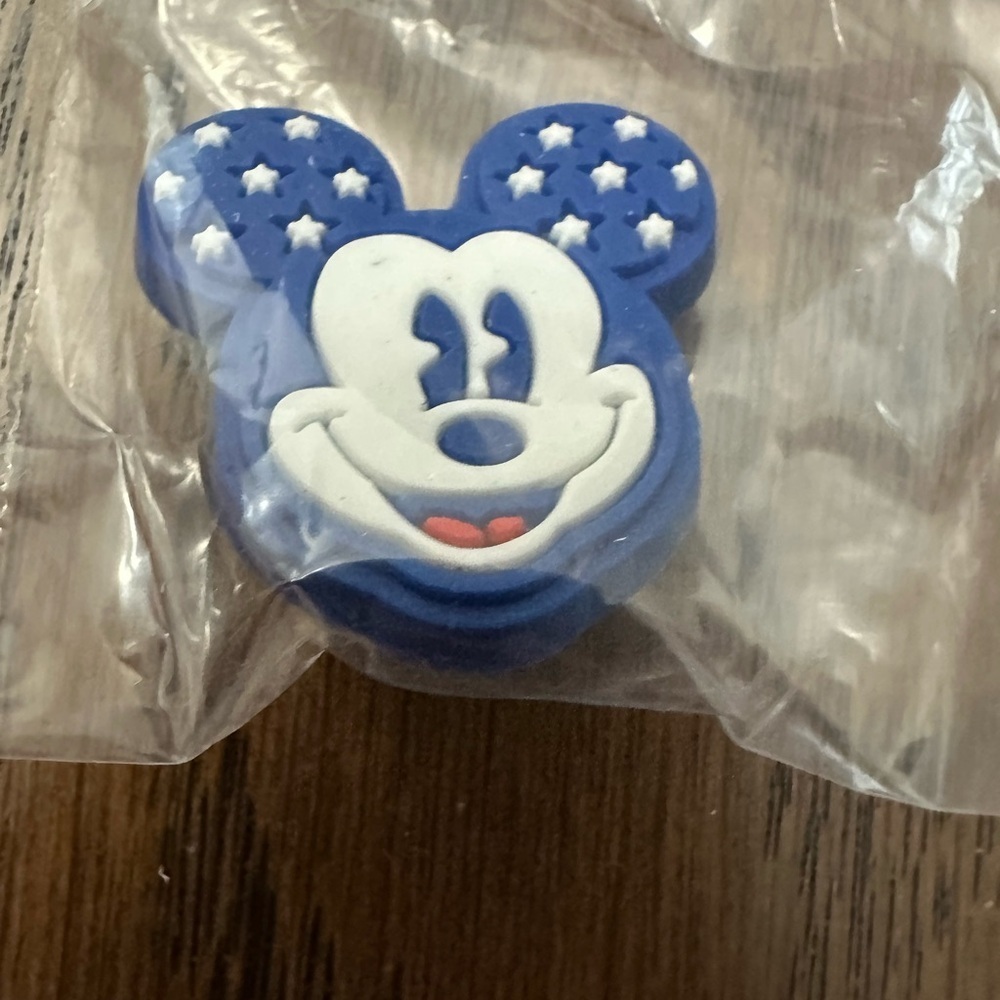 🩷5/$10 Blue Mickey Mouse Party pin